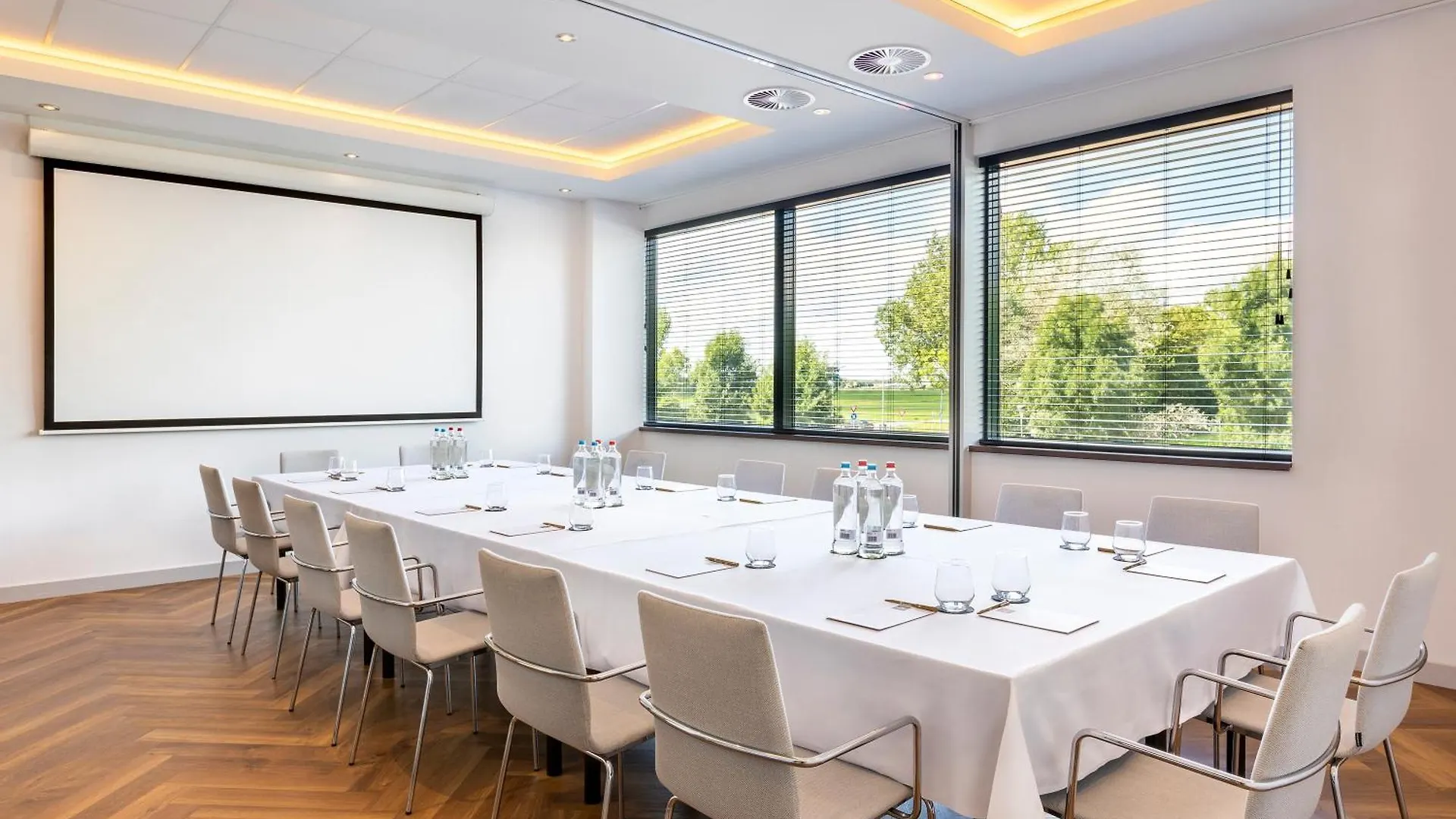 Corendon Amsterdam Schiphol Airport, A Tribute Portfolio Hotel Badhoevedorp
