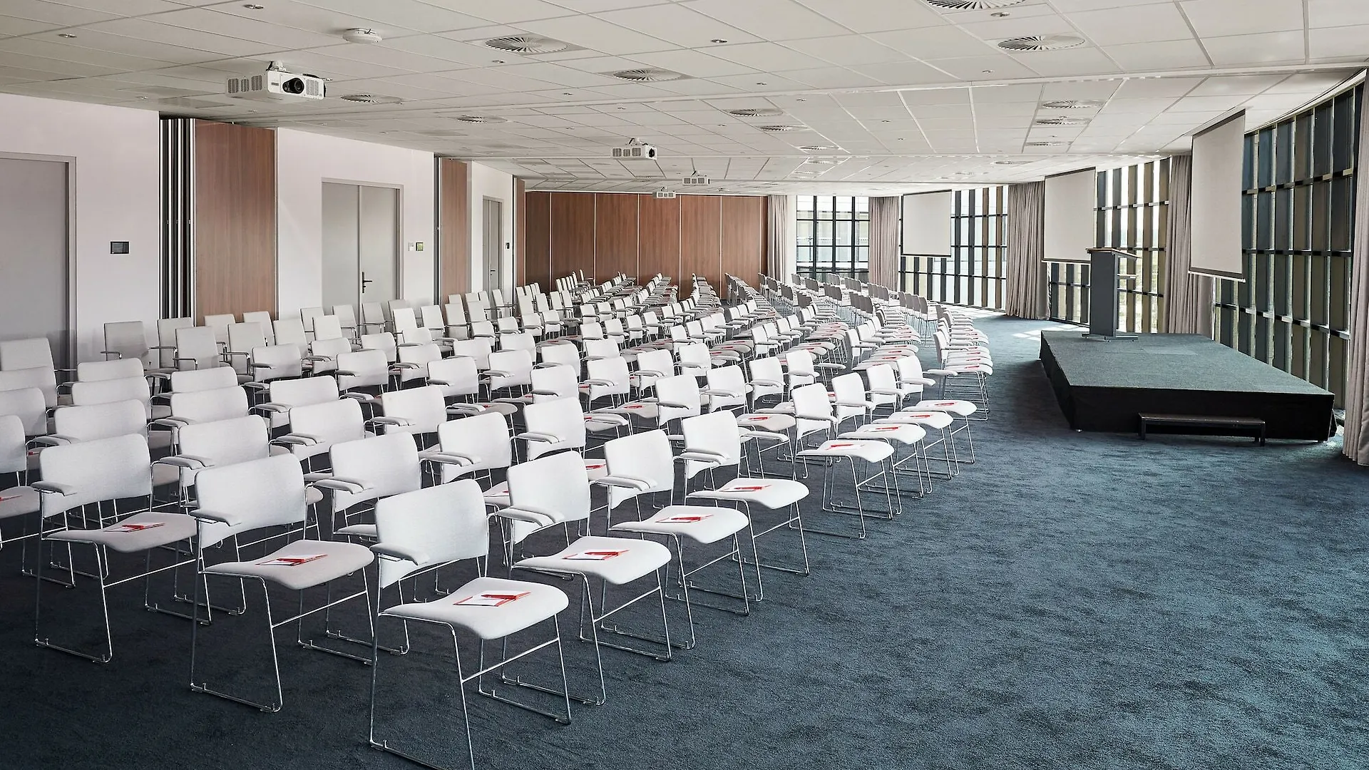 Corendon Amsterdam Schiphol Airport, A Tribute Portfolio Hotel Badhoevedorp
